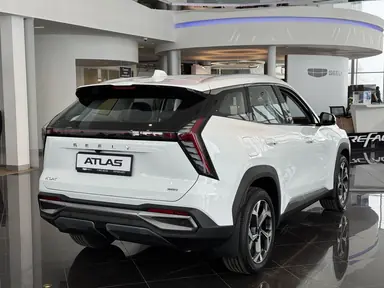 Купить Geely Atlas, II Белый 2.0 AT (200 л.с.) 4WD от 3219990 ₽. в Балаково