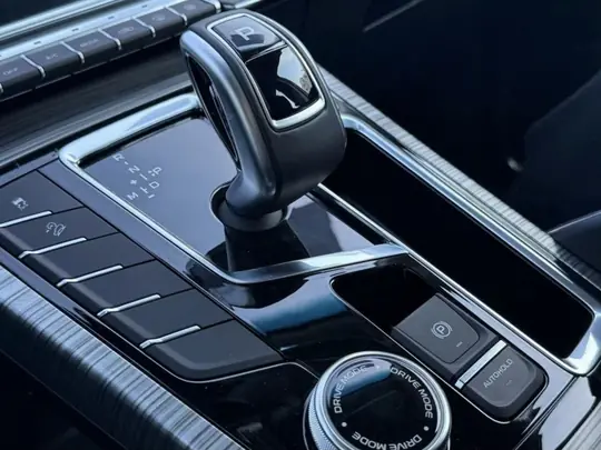 X70, I Рестайлинг