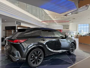Купить Lexus RX, V Черный 500h 2.4hyb AT (371 л.с.) 4WD от 13200000 ₽. в Оренбурге