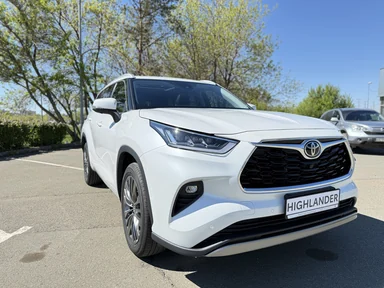 Купить Toyota Highlander, IV (XU70) Белый 2.0 AT (248 л.с.) 4WD от 5400000 ₽. в Оренбурге