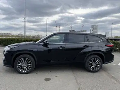 Купить Toyota Highlander, IV (XU70) Черный 2.0 AT (248 л.с.) 4WD от 5650000 ₽. в Оренбурге