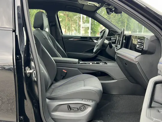 Tiguan L, III