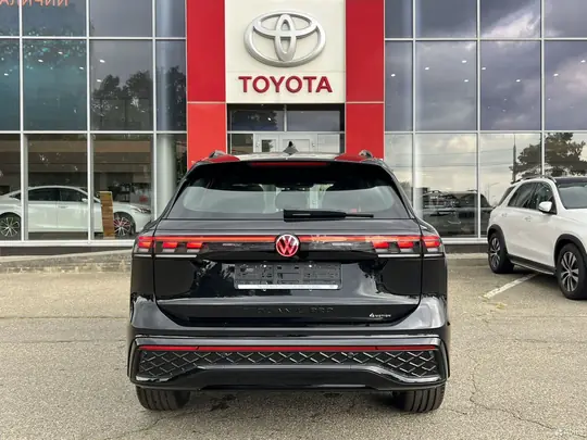 Tiguan L, III