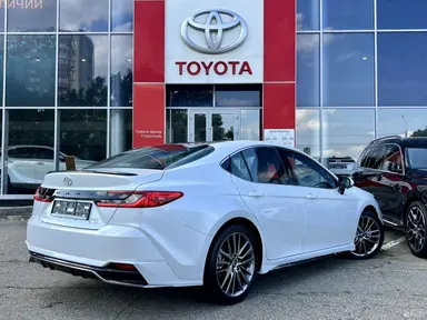 Купить Toyota Camry, XV80 Белый 2.0hyb CVT (231 л.с.) от 4475000 ₽. в Ставрополе