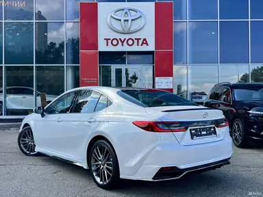 Купить Toyota Camry, XV80 Белый 2.0hyb CVT (231 л.с.) от 4390000 ₽. в Ставрополе