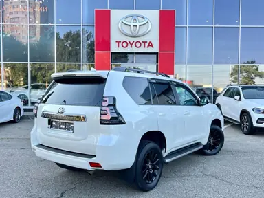 Купить Toyota Land Cruiser Prado Белый 4.0 AT (249 л.с.) 4WD от 6900000 ₽. в Ставрополе