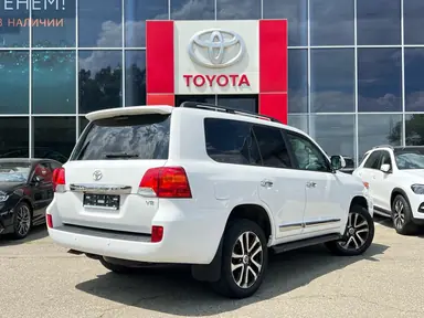Купить Toyota Land Cruiser Белый 4.6 AT (309 л.с.) 4WD от 3200000 ₽. в Ставрополе