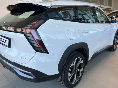 Купить Geely Atlas, II Белый 2.0 AMT (200 л.с.) от 3199000 ₽. в Орске