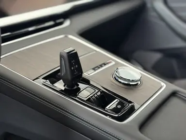 Купить Geely Monjaro Черный 2.0 4WD AT (238 л.с.) от 4104990 ₽. в Саратове
