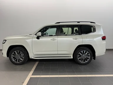 Купить Toyota Land Cruiser, 300 Series Белый 3.4d AT (309 л.с.) 4WD от 14899000 ₽. в Самаре