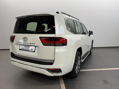 Купить Toyota Land Cruiser, 300 Series Белый 3.4d AT (309 л.с.) 4WD от 14899000 ₽. в Самаре